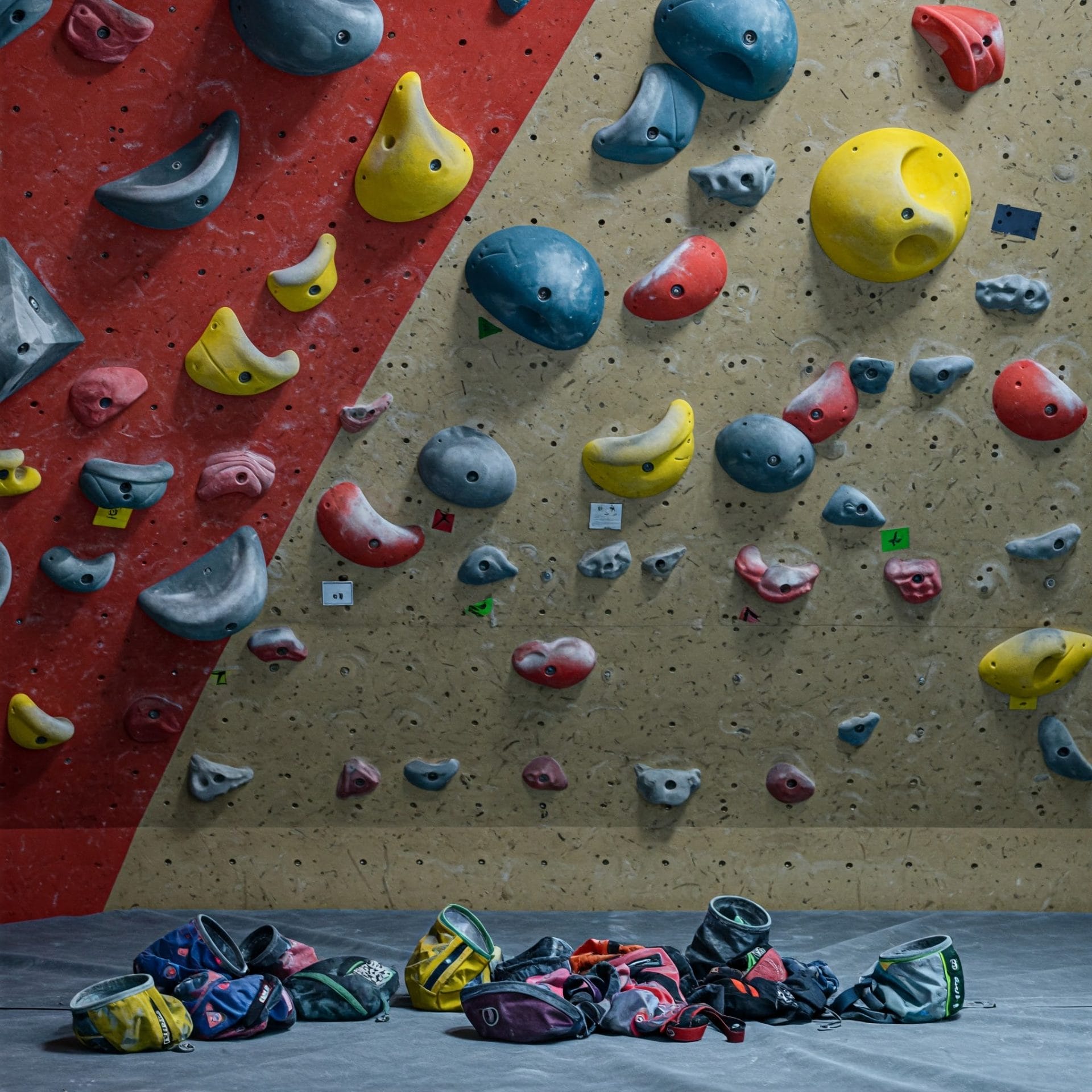Learn how to behave in a bouldering gym and why it matters for everyone.